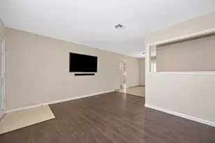 1808 Jamestown Dr, Sacramento, CA 95815 - Photo 11