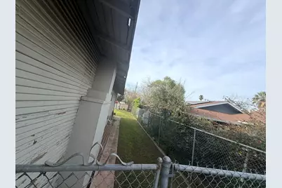 2111 E Hazelton Avenue, Stockton, CA 95205 - Photo 25