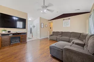 517 Tucker Ave, Sanger, CA 93657 - Photo 11