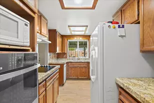 1424 Rose Ave, Modesto, CA 95355 - Photo 23