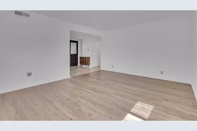 9104 Feather River Way, Sacramento, CA 95826 - Photo 11