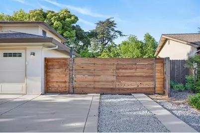 6795 Havenhurst Drive, Sacramento, CA 95831 - Photo 15