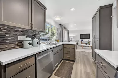 6795 Havenhurst Drive, Sacramento, CA 95831 - Photo 21