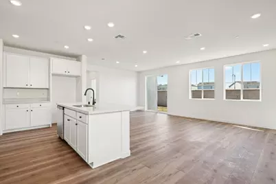 10340 W Hema Way, Elk Grove, CA 95757 - Photo 5