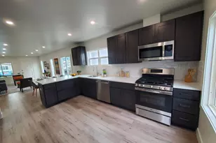 6859 Fresno St, Oakland, CA 94605 - Photo 11