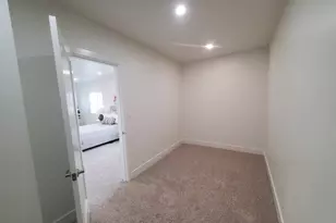 6859 Fresno St, Oakland, CA 94605 - Photo 27