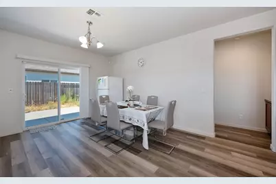 7905 Springarden Way, Sacramento, CA 95828 - Photo 13