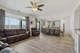 8025 Hughes Ct, Citrus Heights, CA 95610 - Photo 5