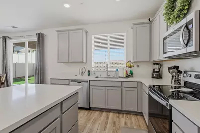 8025 Hughes Court, Citrus Heights, CA 95610 - Photo 9