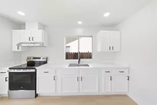 8251 Kilmer Cir, Sacramento, CA 95828 - Photo 19