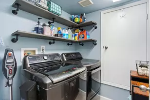 8870 Mandalay Way, Elk Grove, CA 95624 - Photo 13