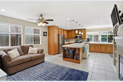 8870 Mandalay Way, Elk Grove, CA 95624 - Photo 11