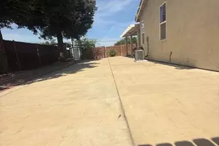 7950 Roseview Way, Sacramento, CA 95828 - Photo 15