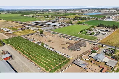 2406 S Walnut Road, Turlock, CA 95380 - Photo 25