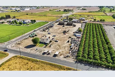 2406 S Walnut Road, Turlock, CA 95380 - Photo 27