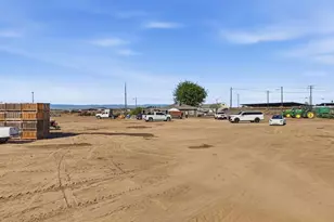 2406 S Walnut Rd, Turlock, CA 95380 - Photo 21