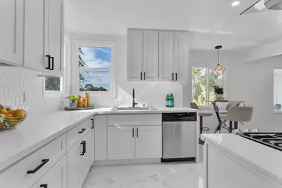 7520 Sunkist Dr, Oakland, CA 94605 - Photo 11