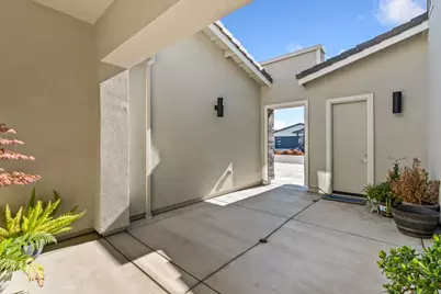9042 Elliott Springs Drive, Elk Grove, CA 95624 - Photo 5