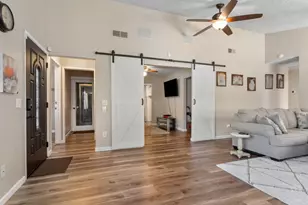 482 De Mar Dr, Sacramento, CA 95831 - Photo 9