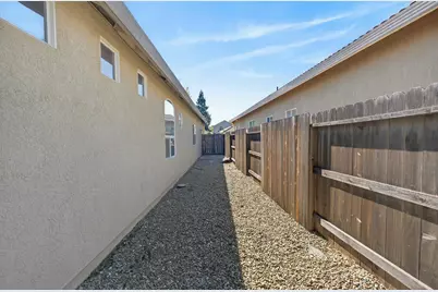9795 W Taron Dr, Elk Grove, CA 95757 - Photo 49