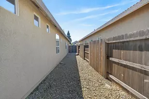 9795 W Taron Dr, Elk Grove, CA 95757 - Photo 49