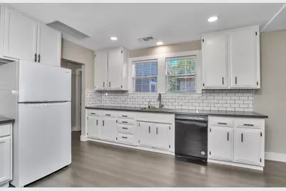145 N Powers Avenue, Manteca, CA 95336 - Photo 9