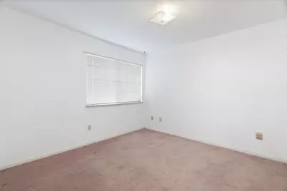 8009 Parkgate Way, Sacramento, CA 95828 - Photo 13