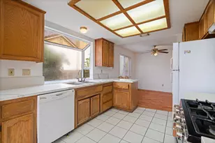 8009 Parkgate Way, Sacramento, CA 95828 - Photo 7