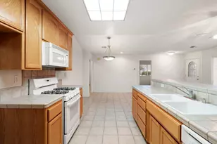 682 Village Dr, Galt, CA 95632 - Photo 15