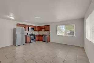 72 E 12th St, Merced, CA 95341 - Photo 9