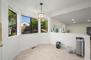 8236 Crestshire Cir, Orangevale, CA 95662 - Photo 13