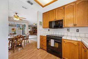 7505 Sunwest Ln, Sacramento, CA 95828 - Photo 13