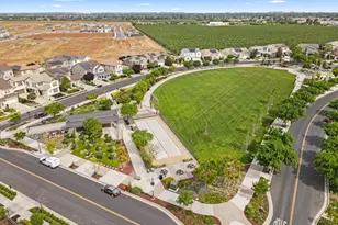 2341 Ellis Town Dr, Tracy, CA 95377 - Photo 13