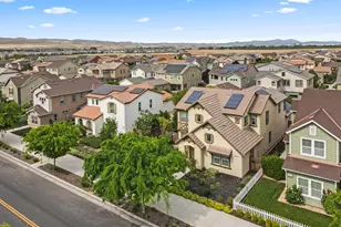 2341 Ellis Town Dr, Tracy, CA 95377 - Photo 9