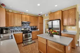 8850 Black Marlin Ct, Sacramento, CA 95828 - Photo 23