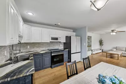 8751 Torrey Way, Elk Grove, CA 95624 - Photo 9