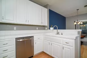 7311 Yorktown Pl, Sacramento, CA 95842 - Photo 9