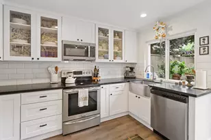 2304 American River Dr, Sacramento, CA 95825 - Photo 9