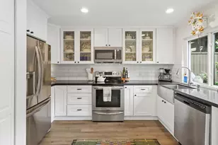 2304 American River Dr, Sacramento, CA 95825 - Photo 9