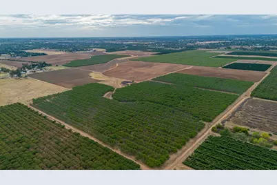 10464 E Herndon Avenue, Clovis, CA 93619 - Photo 43