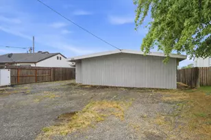 2605 Albatross Wy, Sacramento, CA 95815 - Photo 3