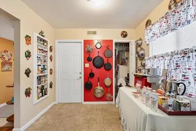 4921 McGlashan St, Sacramento, CA 95820 - Photo 11