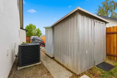 8015 Center Parkway, Sacramento, CA 95823 - Photo 35