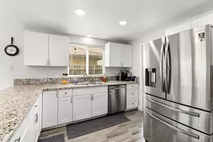 1380 Pebblewood Dr, Sacramento, CA 95833 - Photo 9