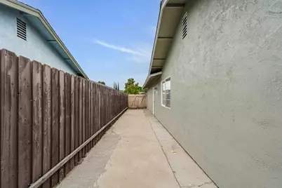 2027 Westmora Avenue, Stockton, CA 95210 - Photo 17