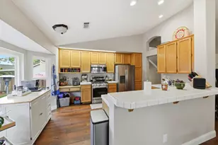 2010 Mineral Springs Dr, Roseville, CA 95747 - Photo 9