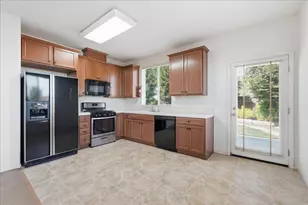 1452 Claridge Ct, Plumas Lake, CA 95961 - Photo 11