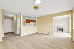 7574 Twilight Dr, Sacramento, CA 95822 - Photo 9