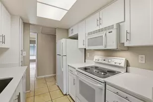 2430 Larkspur Ln, Sacramento, CA 95825 - Photo 15