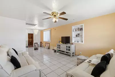 295 E Durian Avenue, Coalinga, CA 93210 - Photo 9